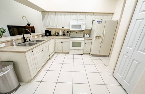 Pebble Beach Villa | Relax at Palm Retreat near Englewood Beach with Pool