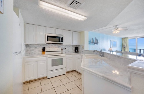 Myrtle Beach Condo | Unforgettable Palm Sands Beachfront Retreat with Ocean Views