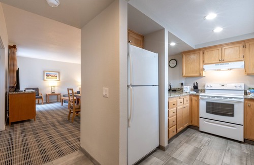 Baristo Hotel | Discover Palm Springs Oasis with Pool & Full Kitchen!
