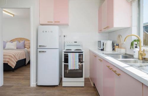 Bateau Bay Villa | Elegant Palm Springs Oasis in Bateau Bay – Rated 9/10