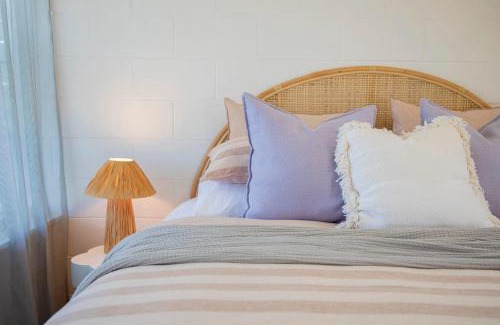 Bateau Bay Villa | Elegant Palm Springs Oasis in Bateau Bay – Rated 9/10