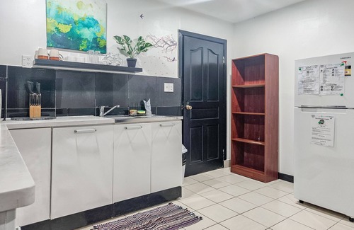 Apia House | Cozy Palm Studio with Extra Bedroom & Scenic Ocean View