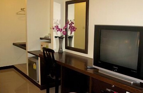 Chumphon Hotel | Discover Palm Sweet Resort: Family-Friendly with Pool Access