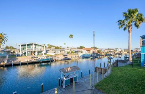 Palm Harbor House | Experience Palm Tiki: Family-Friendly 4-Star Getaway