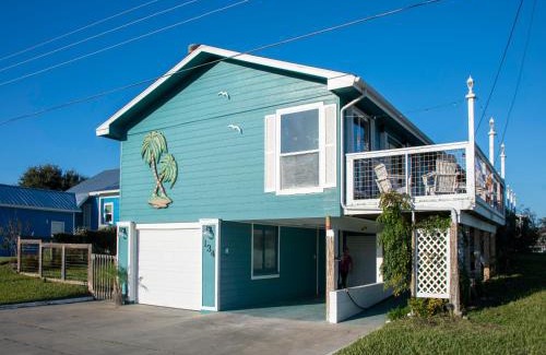 Palm Harbor House | Experience Palm Tiki: Family-Friendly 4-Star Getaway