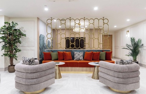 London Borough of Bromley Apartment | Palm Tree House - Sahara