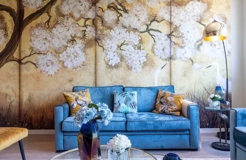 London Borough of Bromley Apartment | Palm Tree House | Birds of Feather