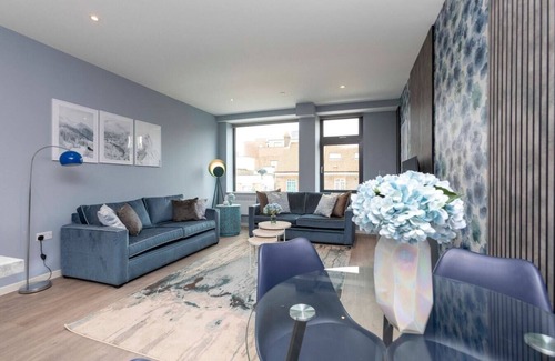 London Borough of Bromley Apartment | Palm Tree House - Winter Wonderland