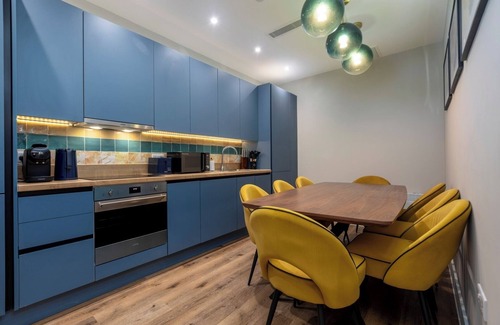 Petts Wood and Knoll Apartment | Palm Tree House | Van Gogh