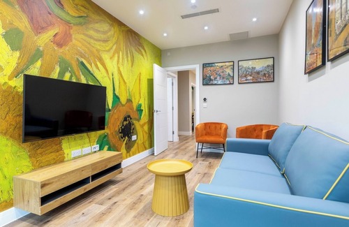 Petts Wood and Knoll Apartment | Palm Tree House | Van Gogh