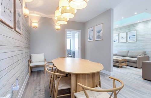 London Borough of Bromley Apartment | Palm Tree House | Santorini
