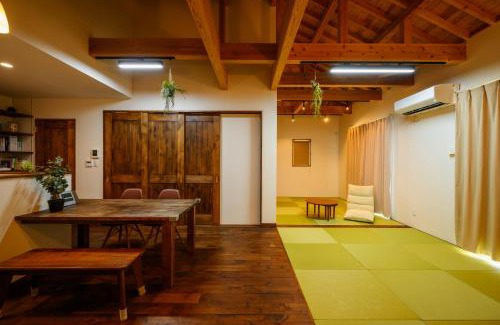 Taketomi-jima Taketomi-cho House | Family-Friendly Palm Tree Hotel with 9.7/10 Guest Rating