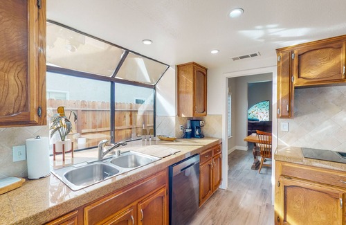 Raisin House | Dog-Friendly Palm Tree Retreat: Pool, Hot Tub & Putting Green