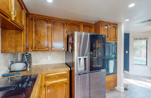Raisin House | Dog-Friendly Palm Tree Retreat: Pool, Hot Tub & Putting Green