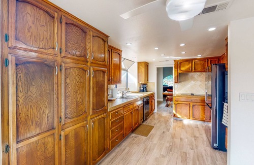 Raisin House | Dog-Friendly Palm Tree Retreat: Pool, Hot Tub & Putting Green