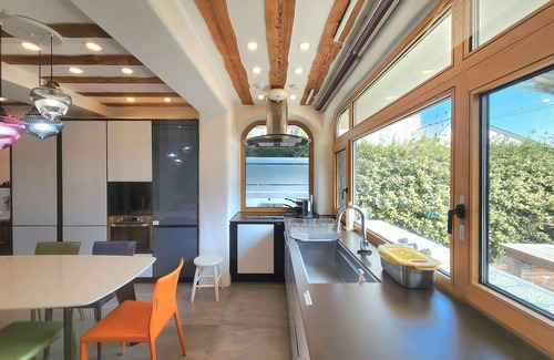 Seogwipo City Villa | Experience Palm Tree Villa: Rated 10/10 with Family Amenities