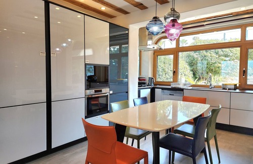 Seogwipo City Villa | Experience Palm Tree Villa: Rated 10/10 with Family Amenities