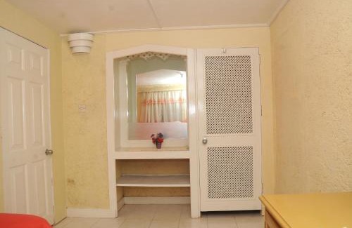 Maynards Apartment | Palm Tree Ville