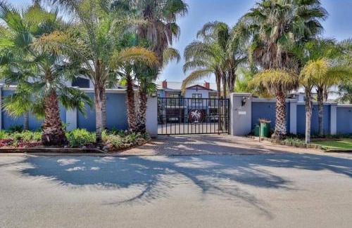 Schoemansville Apartment | Romantic Honeymoon Suite with Ocean View in Schoemansville