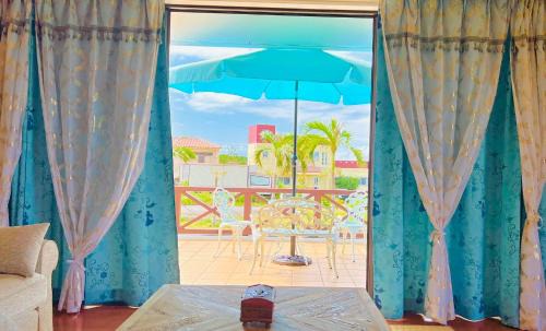 Taketomi-jima Taketomi-cho Villa | Elegant Palm Villa Ishigakijima with Hot Tub & Breakfast