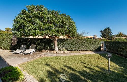 Costa Rei Villa | Cozy Palm Villa Costa Rei - Steps from the Ocean