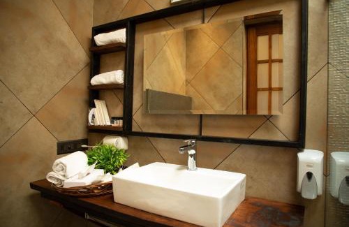 Amritsar Hotel | Discover Palm Villas: A Family-Friendly Oasis with Pool