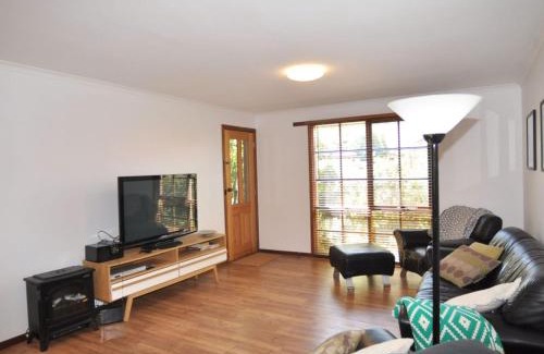 Inverloch House | Pet-Friendly Escape at Palm Waters: Family-Friendly Retreat