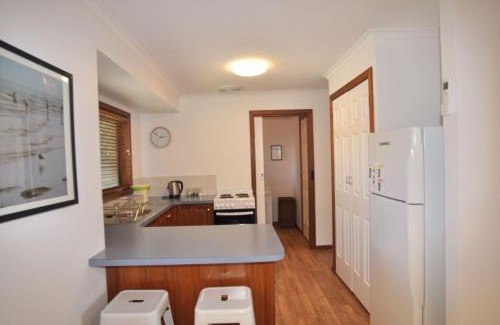 Inverloch House | Pet-Friendly Escape at Palm Waters: Family-Friendly Retreat