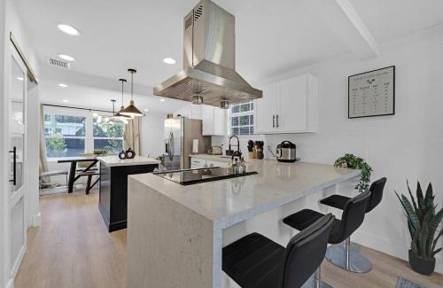 Westgate Apartment | Convenient Palm Wave - 5 Min to Prime Attractions