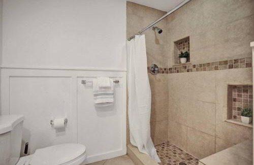 Southwest Apartment | Relax at Palm Wave: Pet-Friendly Stay in a Quiet Area
