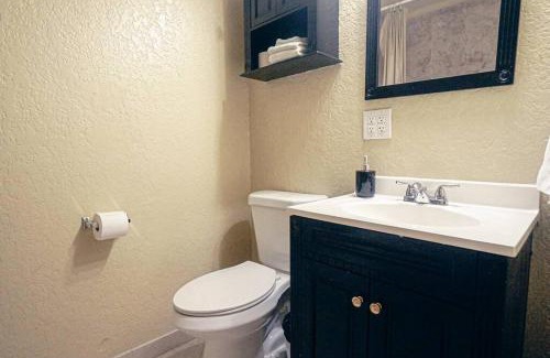 Southwest Apartment | Experience Palm Wave: Private Jacuzzis on a Quiet Lane