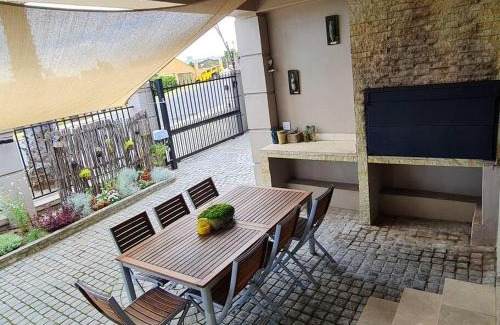 Trawal Apartment | Oceanfront Palm Zicht 3 Bedroom Apartment - Rated 9/10