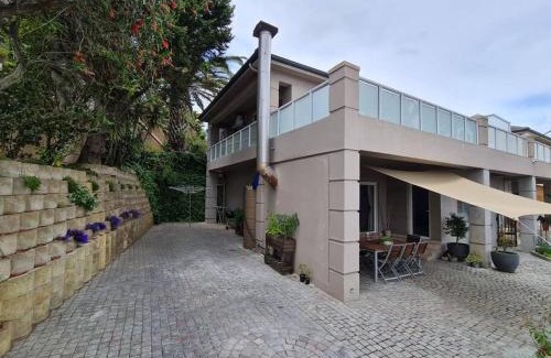 Trawal Apartment | Oceanfront Palm Zicht 3 Bedroom Apartment - Rated 9/10