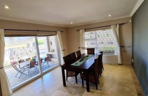 Trawal Apartment | Oceanfront Palm Zicht 3 Bedroom Apartment - Rated 9/10