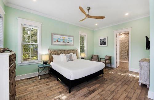 Isle of Palms House | 2905 Palm Blvd: Pet-Friendly Haven with Pool Access