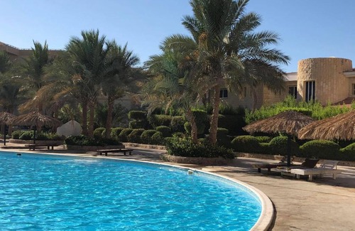 Al Ahyaa Ski Chalet | Guest Rated Palma Chalet K134 with Private Beach Access