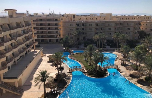 Al Ahyaa Ski Chalet | Guest Rated Palma Chalet K134 with Private Beach Access