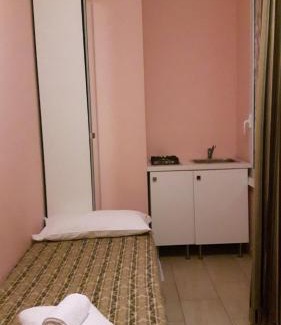 Rione XVIII Castro Pretorio House | Palma Residence: Family-Friendly Stay with Dining & Breakfast