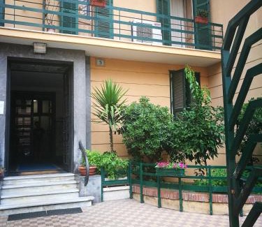 Rione XVIII Castro Pretorio House | Palma Residence: Family-Friendly Stay with Dining & Breakfast
