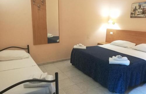 Rione XVIII Castro Pretorio House | Palma Residence: Family-Friendly Stay with Dining & Breakfast