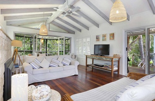 Wooloweyah House | Discover Palmberry: A Hidden Oasis in Tranquil Beach Community