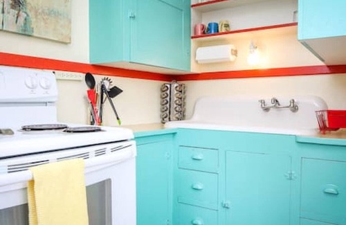 Baker City Apartment | Downtown Palmer House Studio 2: Pet-Friendly & Guest Rated 9.8
