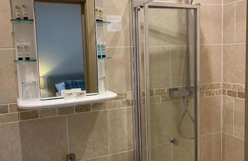 Long Sutton Hotel | Pet-Friendly Palmer's Ale House with Family Dining Options