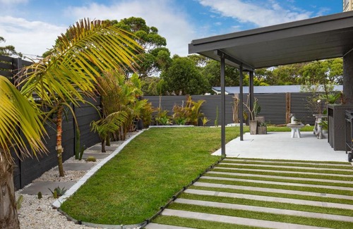 Currarong House | Palmera I Pet Friendly Hotel with Ocean Views by the Beach