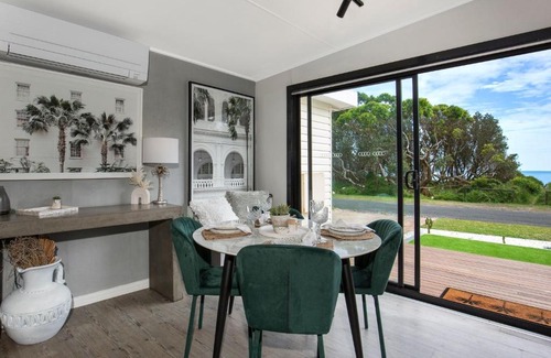 Currarong House | Palmera I Pet Friendly Hotel with Ocean Views by the Beach