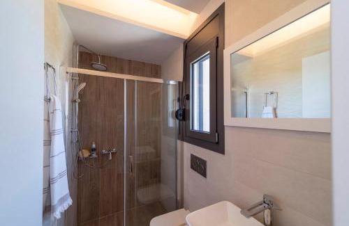 Petaloudes Apartment | Elegant Palmeral Suites with Ocean Views & Hot Tub Access