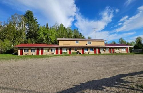 North Frontenac Hotel | Palmerston Lake Motel
