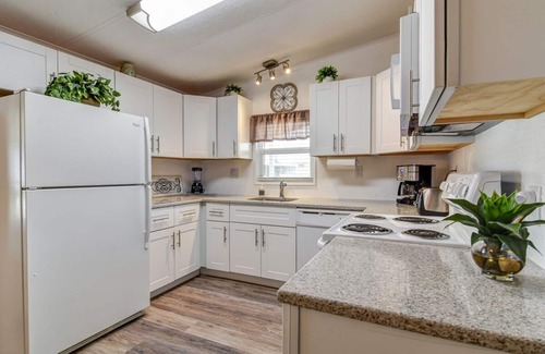 Palmetto House | Palmetto Point: 2 Bed Retreat with Pool and Ocean Views
