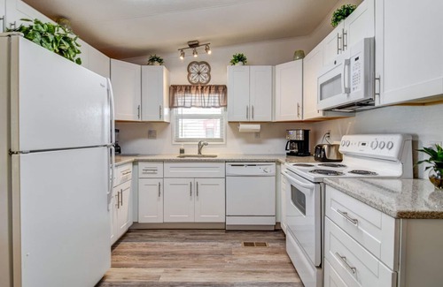 Palmetto House | Palmetto Point: 2 Bed Retreat with Pool and Ocean Views