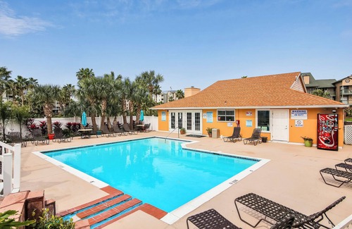 Galveston Condo | Oceanfront Bliss at Palms: Rated 10/10 Beach Bungalow